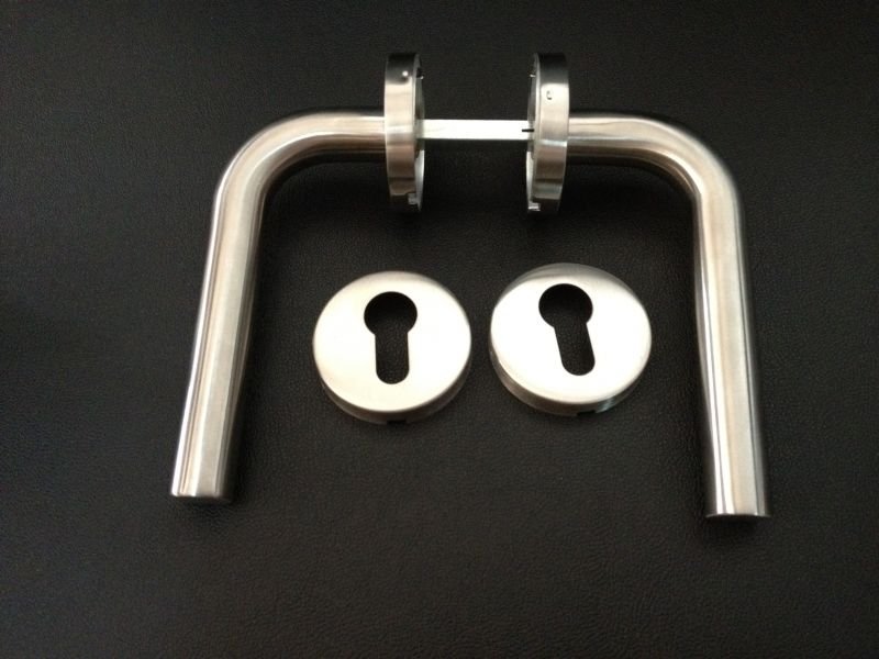 PASLANMAZ KAPI KOLU - YUVARLAK ROZETLİ